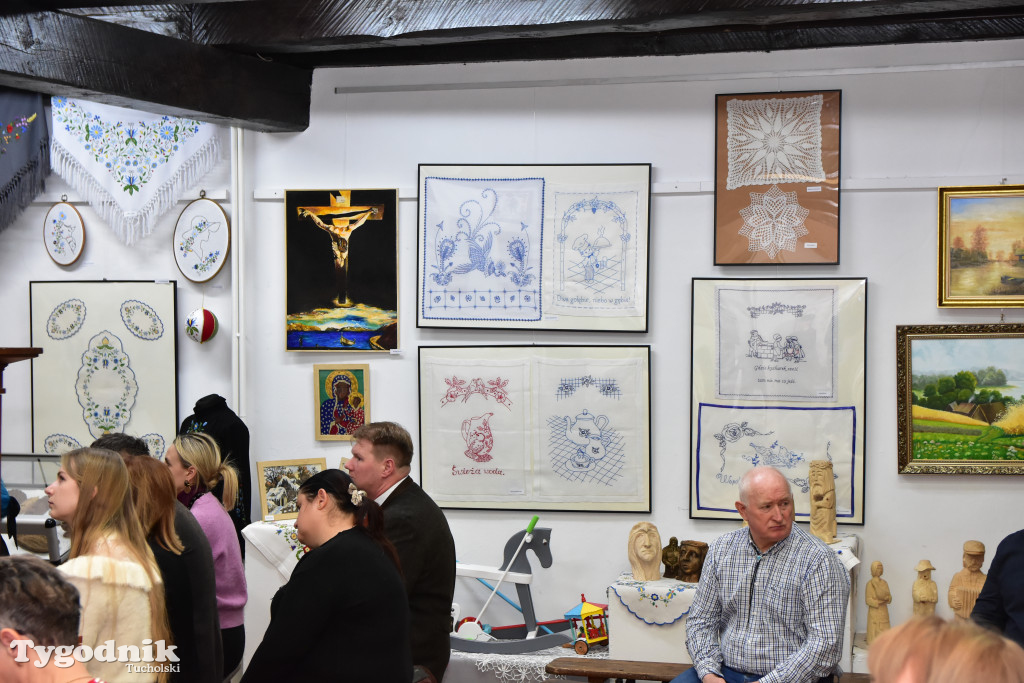 Haft z samego serca Borów Tucholskich - graficzny wyraz tożsamości