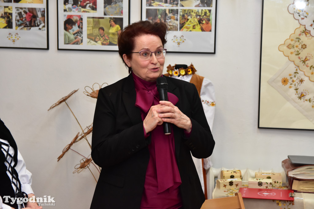 Haft z samego serca Borów Tucholskich - graficzny wyraz tożsamości