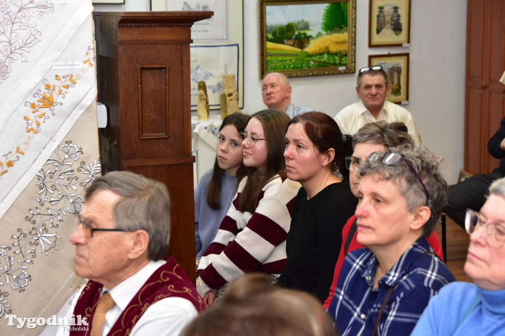 Haft z samego serca Borów Tucholskich - graficzny wyraz tożsamości
