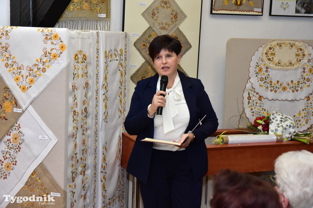 Haft z samego serca Borów Tucholskich - graficzny wyraz tożsamości