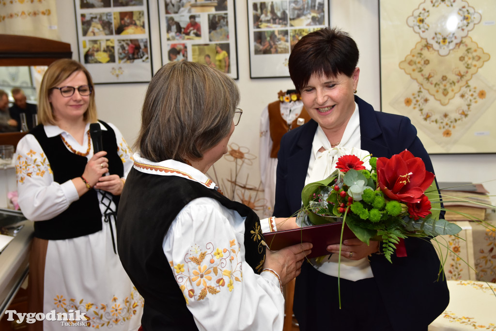 Haft z samego serca Borów Tucholskich - graficzny wyraz tożsamości