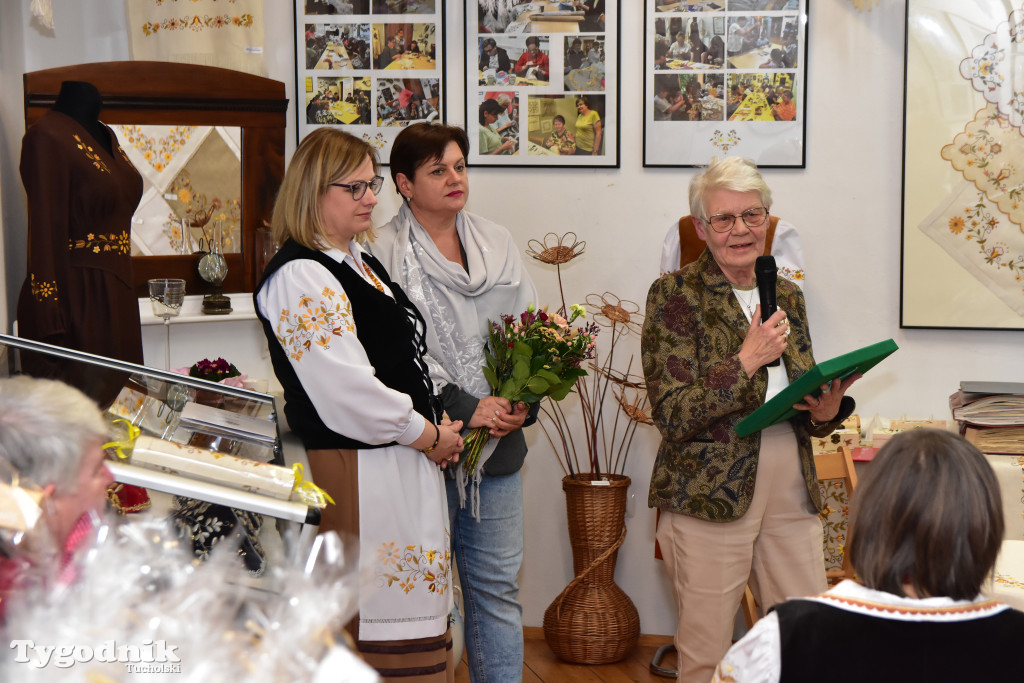 Haft z samego serca Borów Tucholskich - graficzny wyraz tożsamości