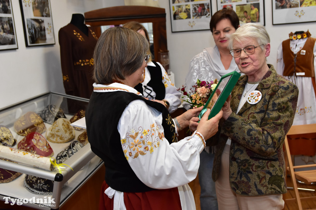 Haft z samego serca Borów Tucholskich - graficzny wyraz tożsamości