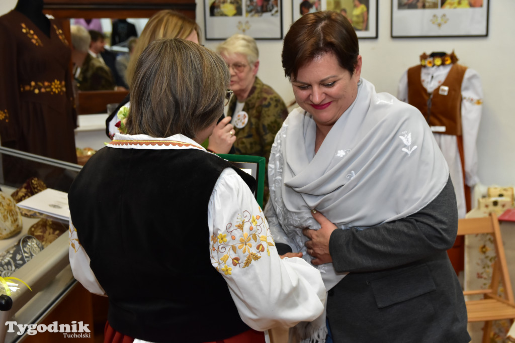 Haft z samego serca Borów Tucholskich - graficzny wyraz tożsamości