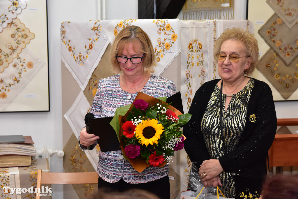 Haft z samego serca Borów Tucholskich - graficzny wyraz tożsamości