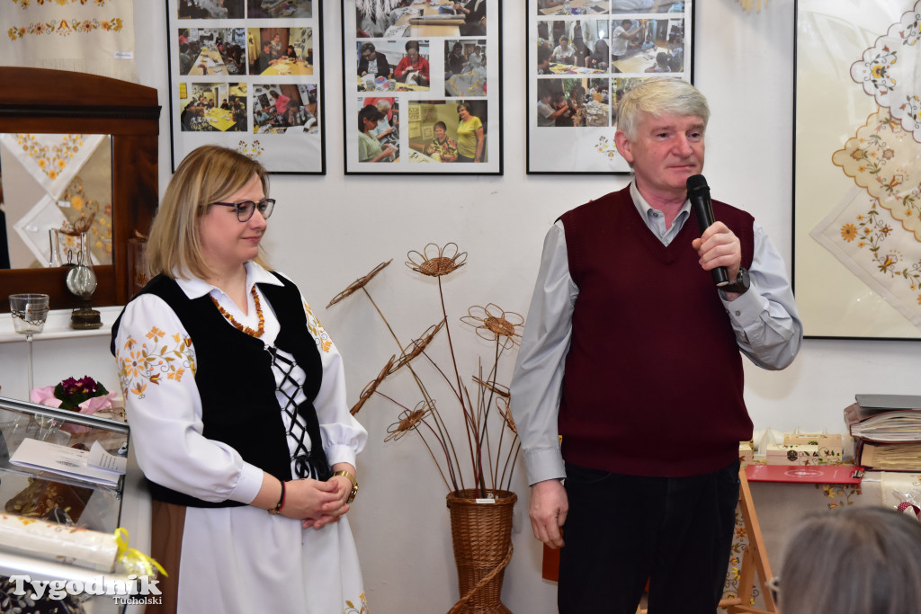 Haft z samego serca Borów Tucholskich - graficzny wyraz tożsamości