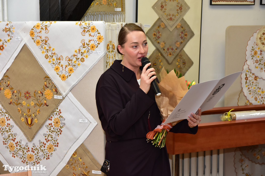 Haft z samego serca Borów Tucholskich - graficzny wyraz tożsamości