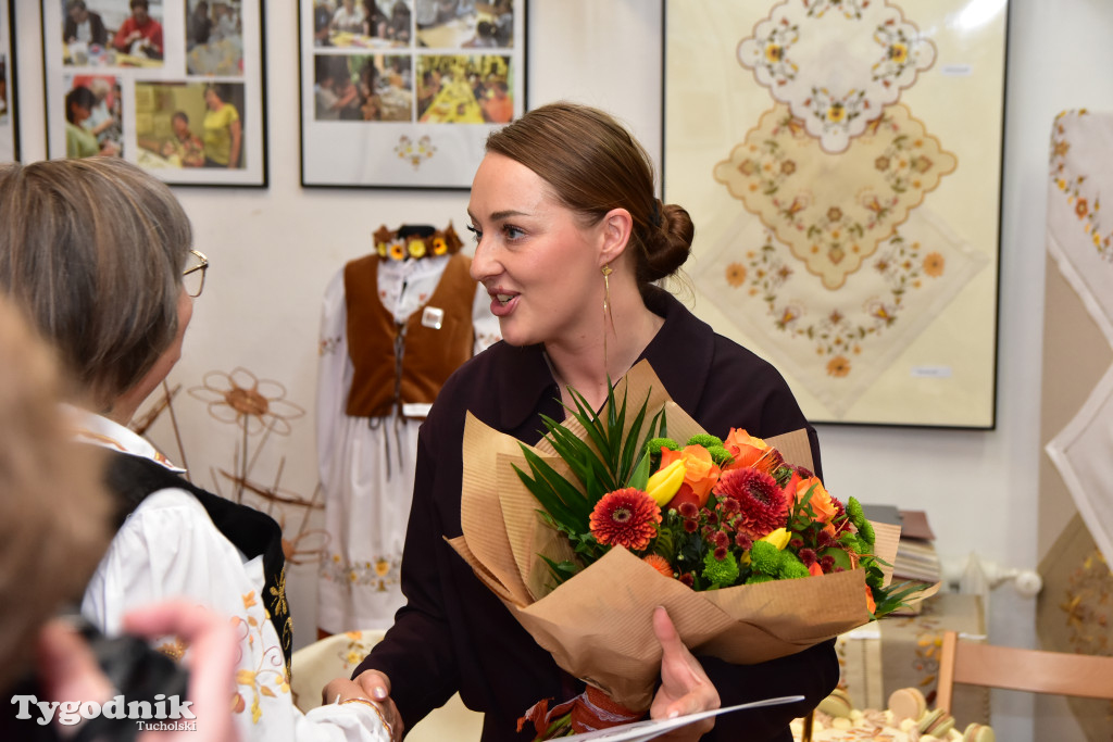 Haft z samego serca Borów Tucholskich - graficzny wyraz tożsamości