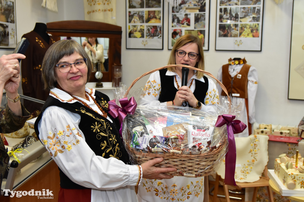 Haft z samego serca Borów Tucholskich - graficzny wyraz tożsamości