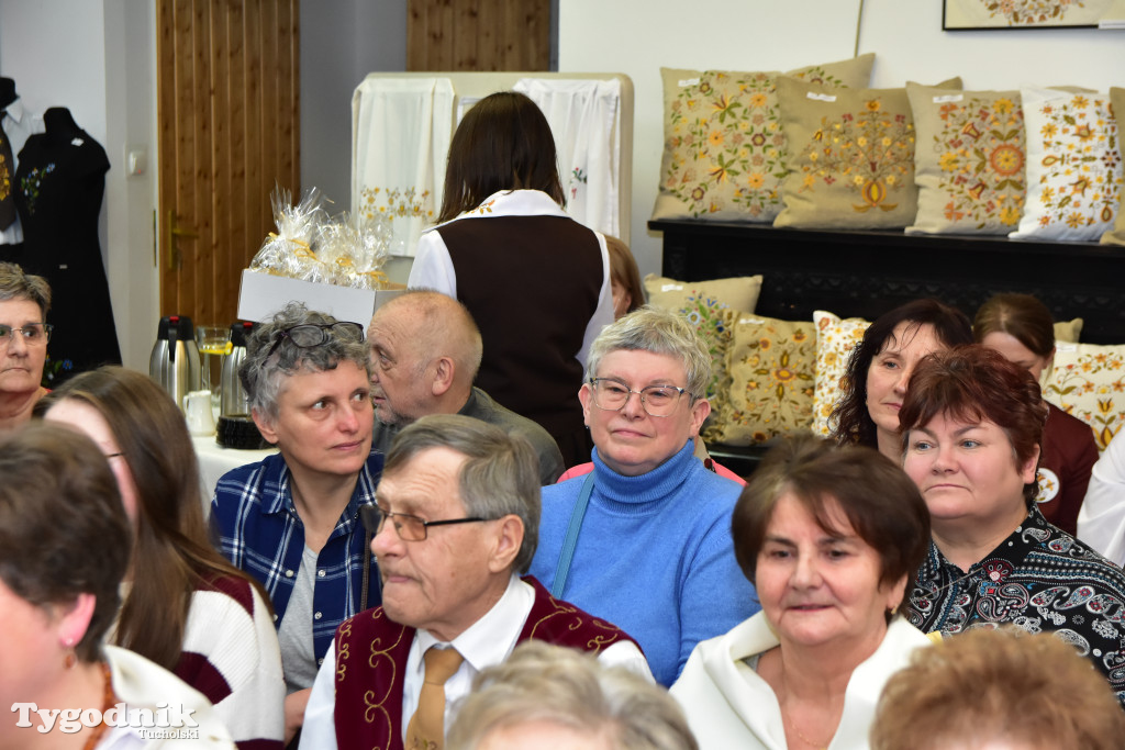 Haft z samego serca Borów Tucholskich - graficzny wyraz tożsamości