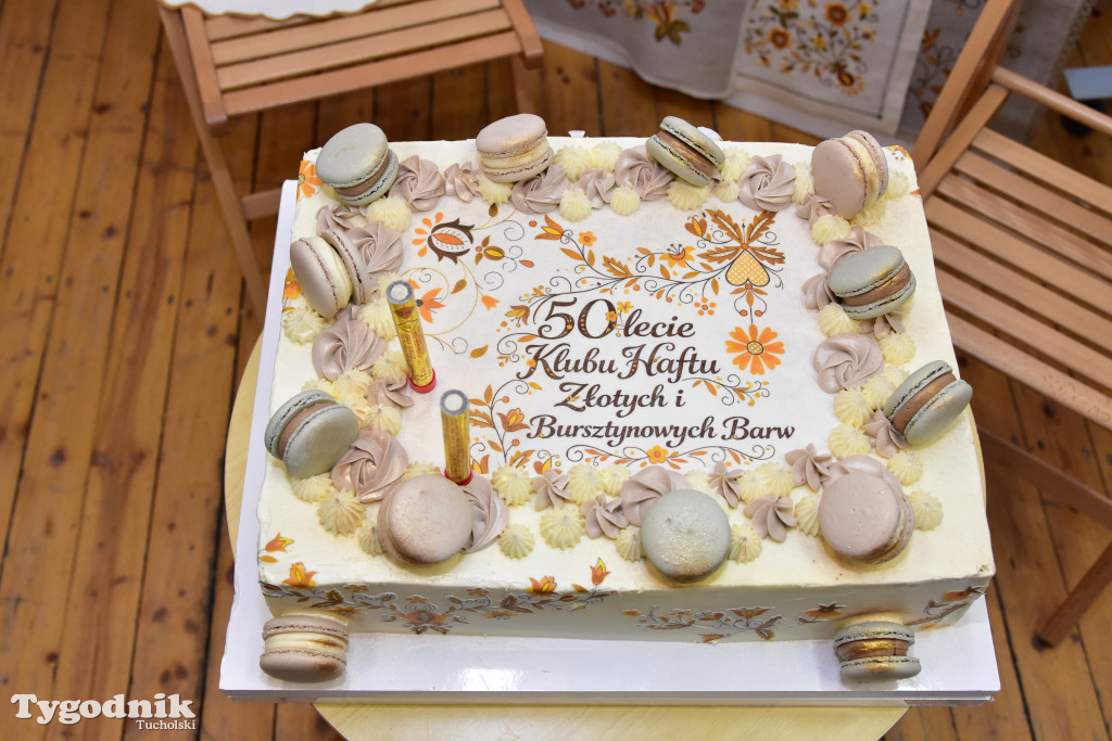 Haft z samego serca Borów Tucholskich - graficzny wyraz tożsamości