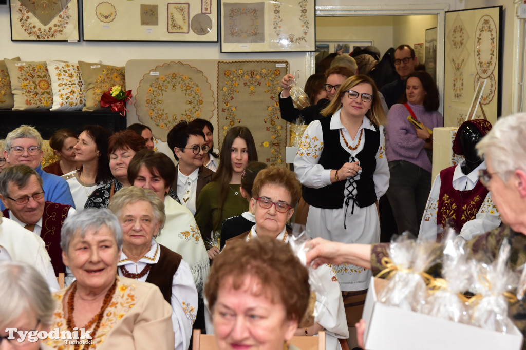 Haft z samego serca Borów Tucholskich - graficzny wyraz tożsamości