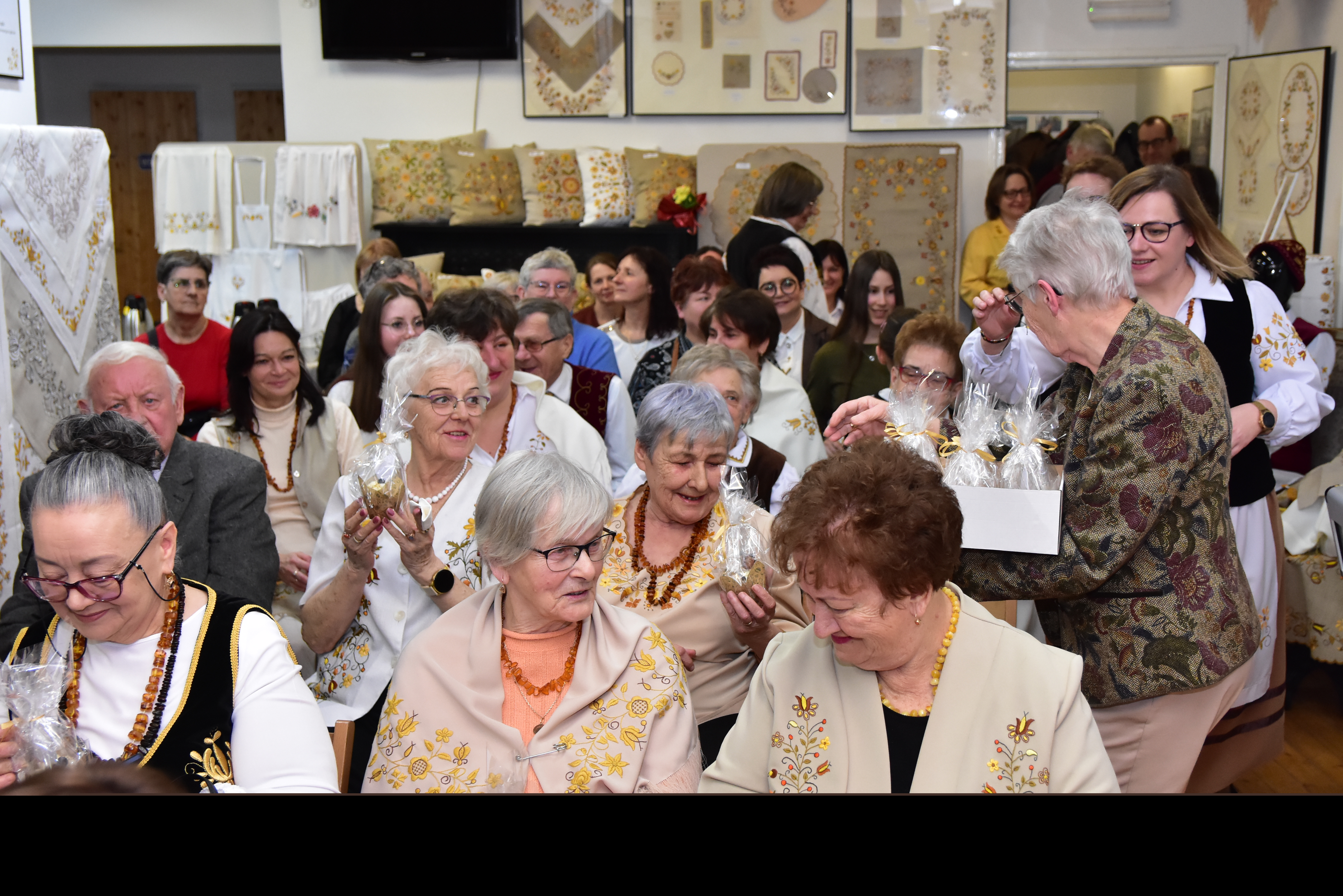 Haft z samego serca Borów Tucholskich - graficzny wyraz tożsamości