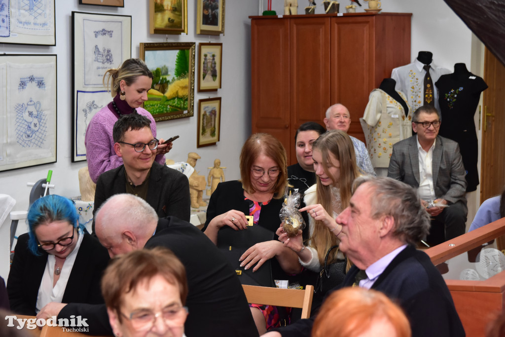 Haft z samego serca Borów Tucholskich - graficzny wyraz tożsamości