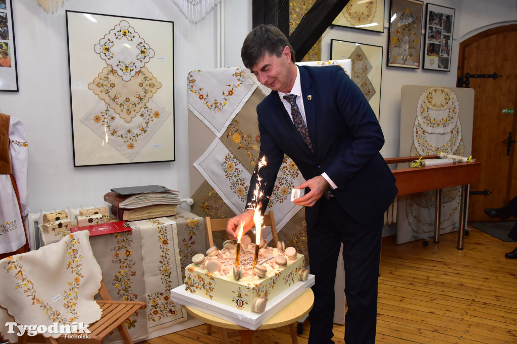 Haft z samego serca Borów Tucholskich - graficzny wyraz tożsamości