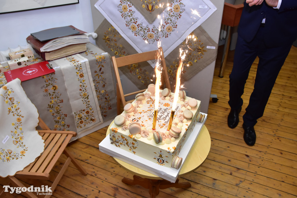 Haft z samego serca Borów Tucholskich - graficzny wyraz tożsamości