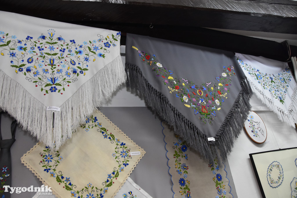 Haft z samego serca Borów Tucholskich - graficzny wyraz tożsamości