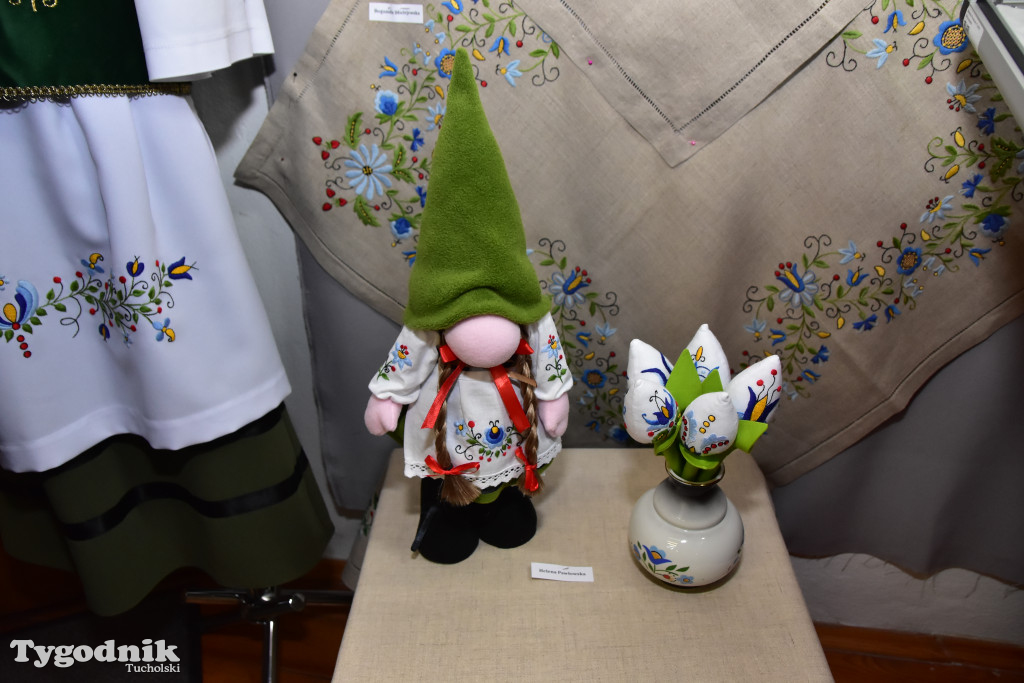 Haft z samego serca Borów Tucholskich - graficzny wyraz tożsamości