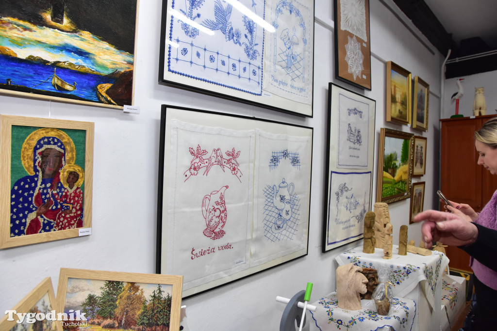 Haft z samego serca Borów Tucholskich - graficzny wyraz tożsamości