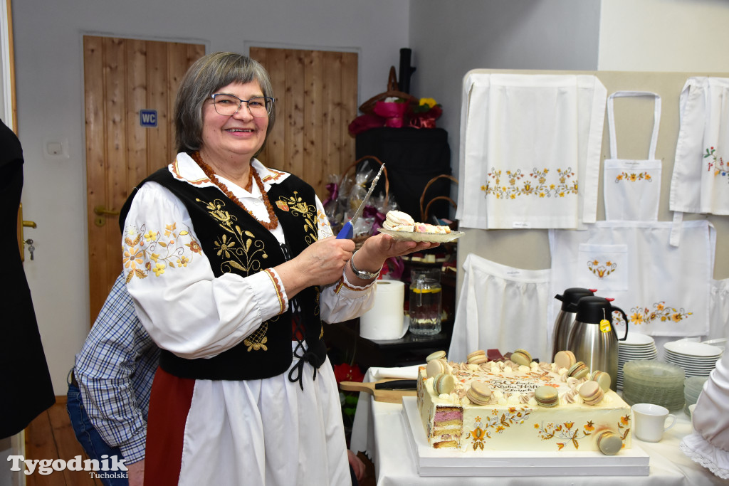 Haft z samego serca Borów Tucholskich - graficzny wyraz tożsamości