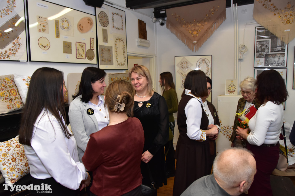 Haft z samego serca Borów Tucholskich - graficzny wyraz tożsamości