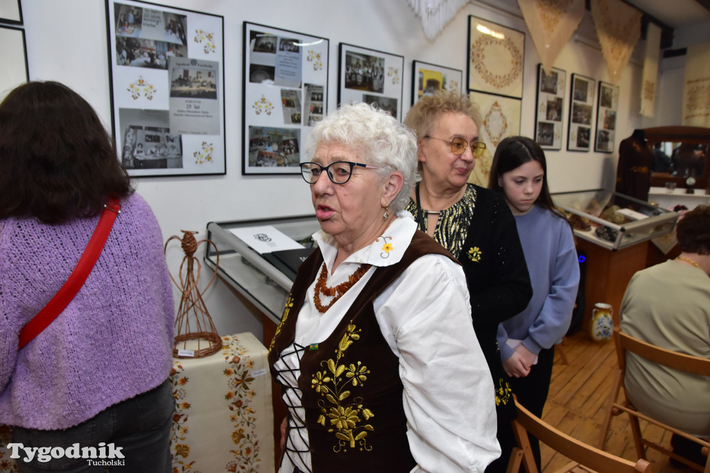 Haft z samego serca Borów Tucholskich - graficzny wyraz tożsamości