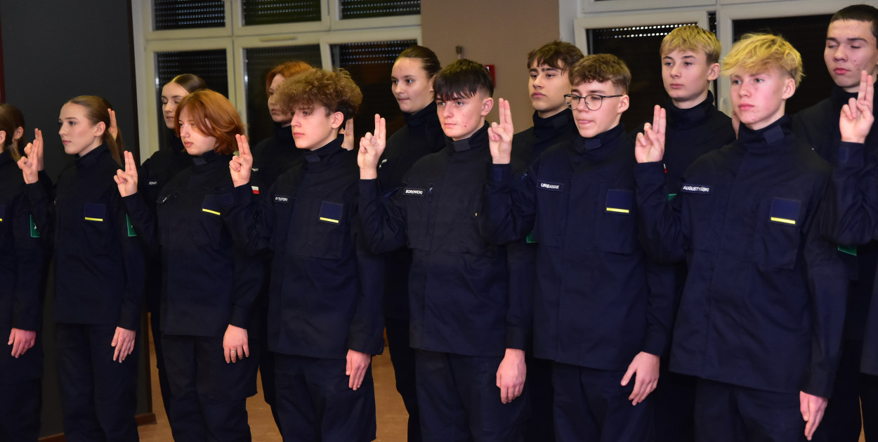 Uczniowie LO z klasy mundurowej złożyli uroczyste ślubowanie