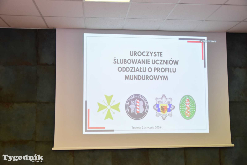 Uczniowie LO z klasy mundurowej złożyli uroczyste ślubowanie