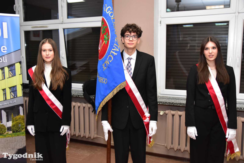 Uczniowie LO z klasy mundurowej złożyli uroczyste ślubowanie