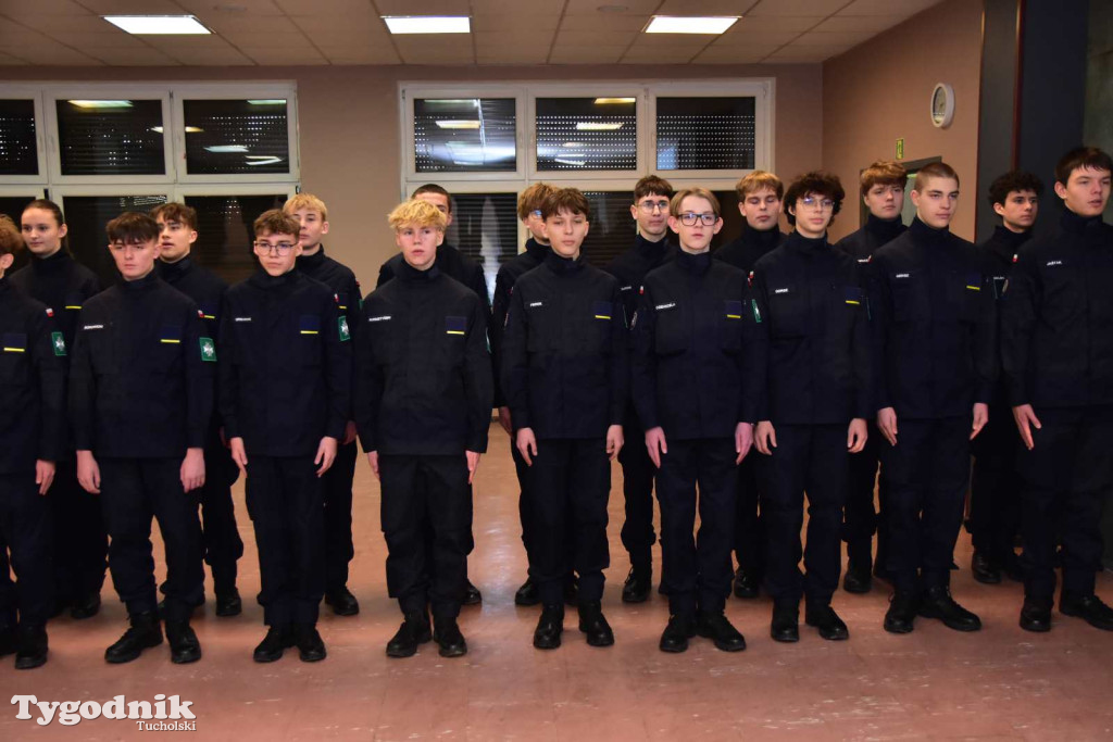 Uczniowie LO z klasy mundurowej złożyli uroczyste ślubowanie