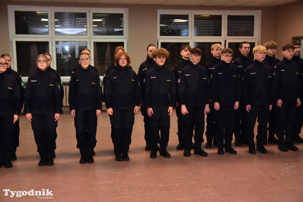 Uczniowie LO z klasy mundurowej złożyli uroczyste ślubowanie