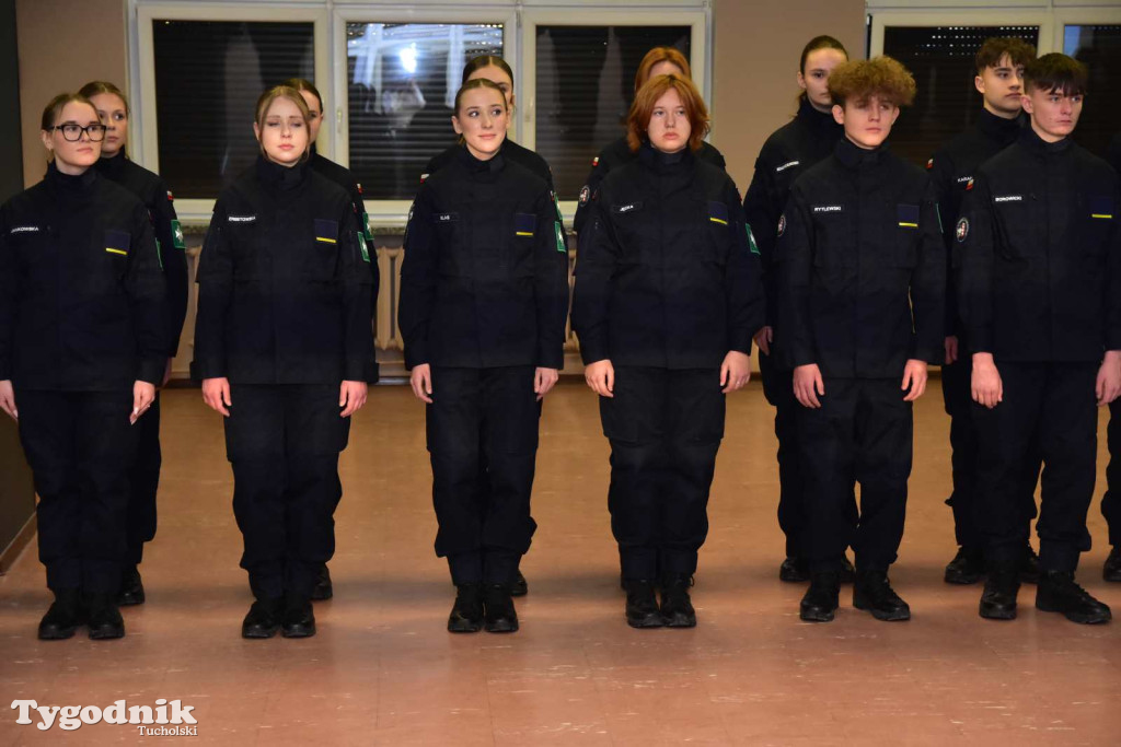 Uczniowie LO z klasy mundurowej złożyli uroczyste ślubowanie