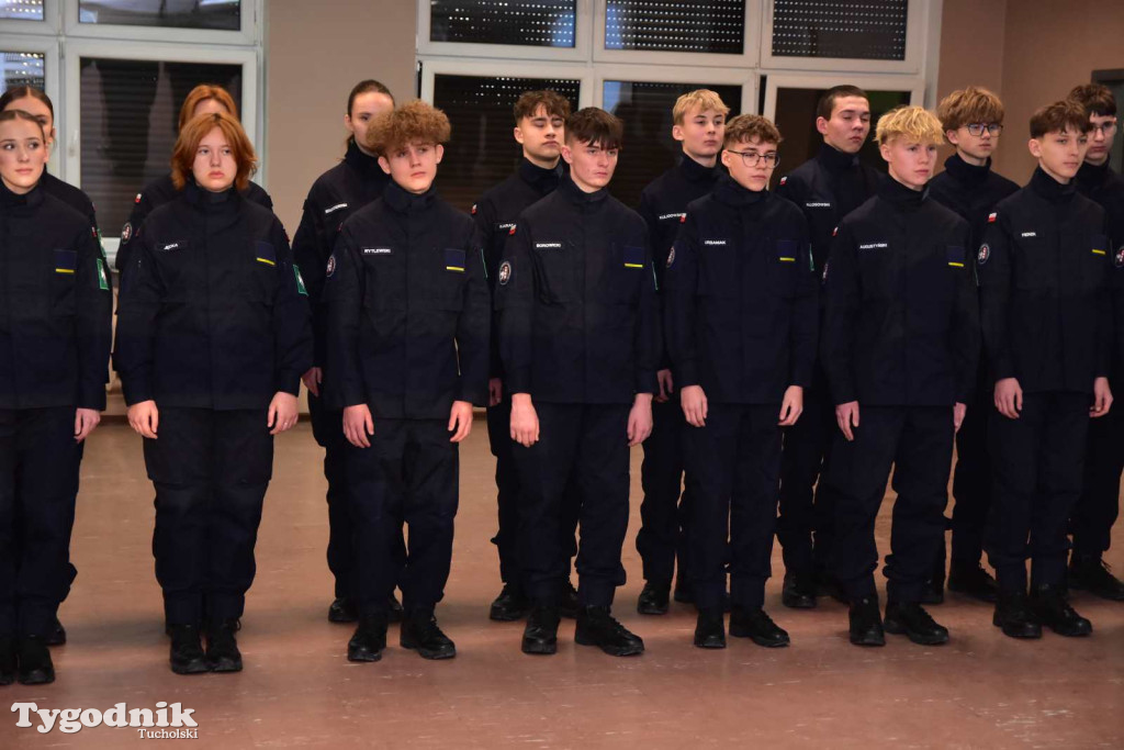 Uczniowie LO z klasy mundurowej złożyli uroczyste ślubowanie