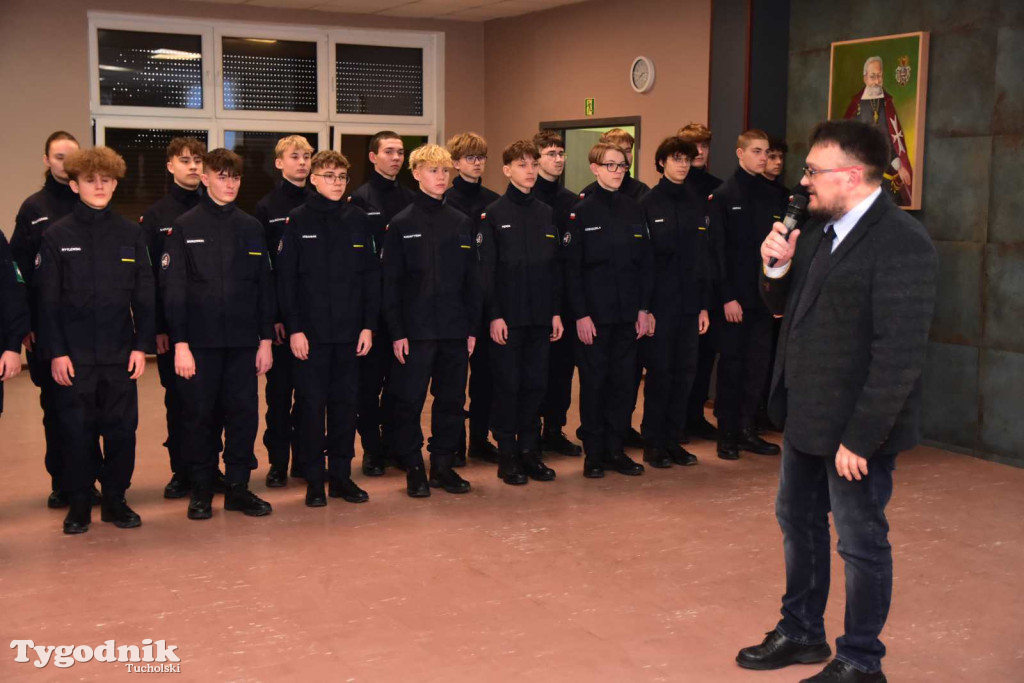 Uczniowie LO z klasy mundurowej złożyli uroczyste ślubowanie