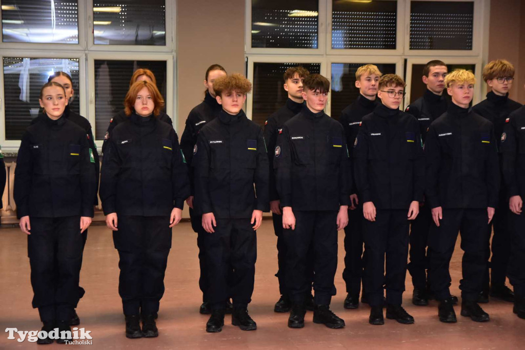 Uczniowie LO z klasy mundurowej złożyli uroczyste ślubowanie