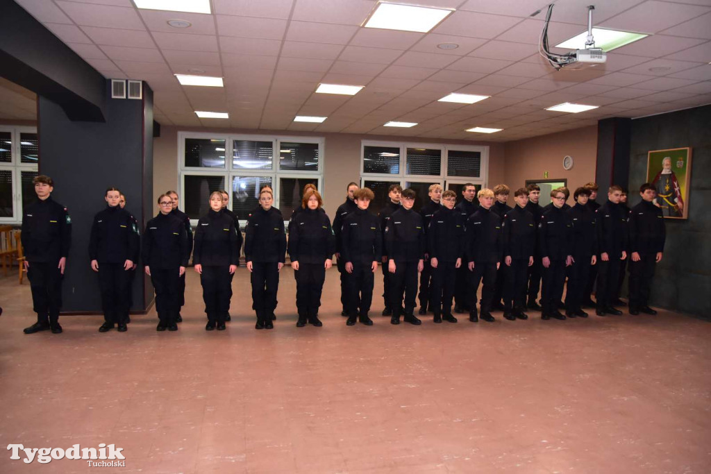 Uczniowie LO z klasy mundurowej złożyli uroczyste ślubowanie