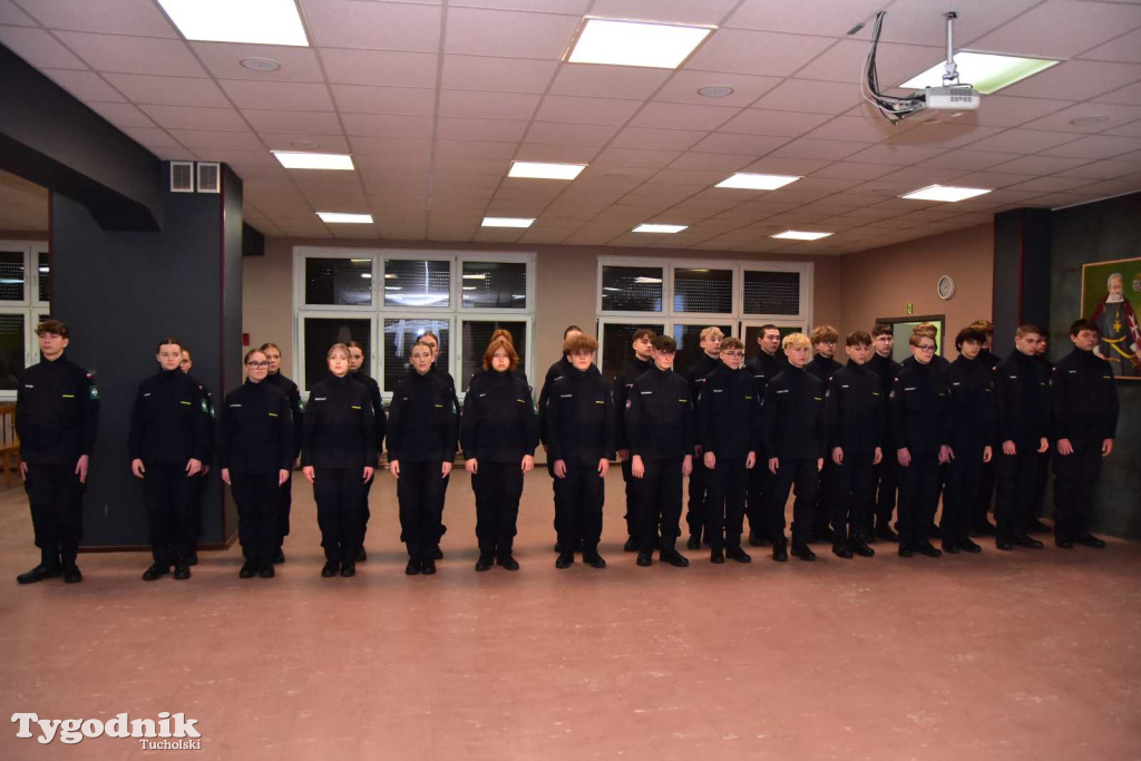 Uczniowie LO z klasy mundurowej złożyli uroczyste ślubowanie