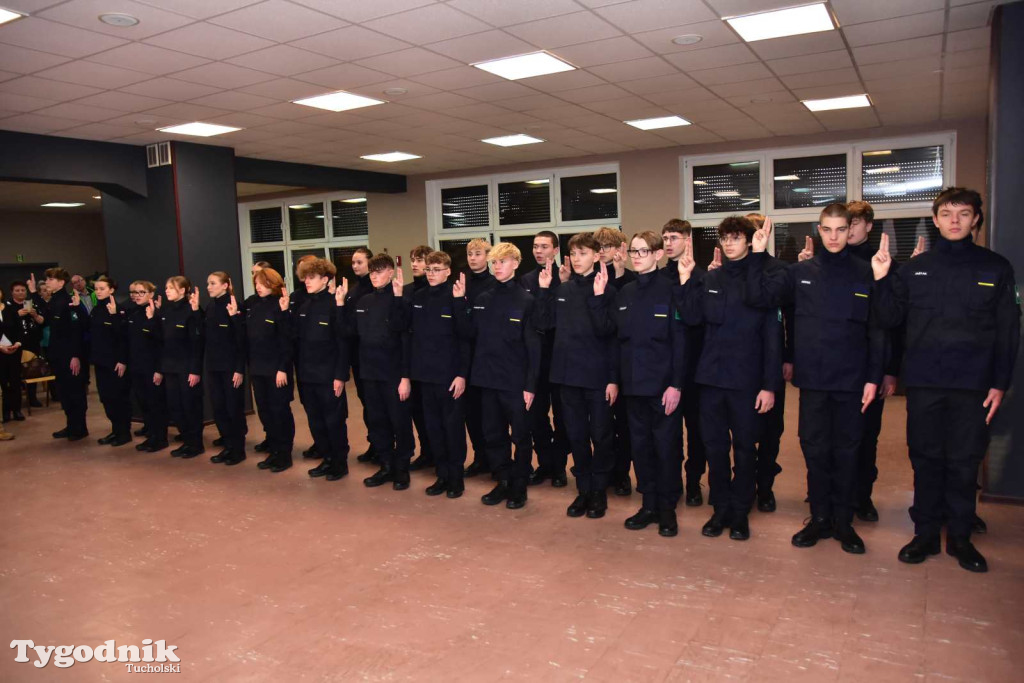 Uczniowie LO z klasy mundurowej złożyli uroczyste ślubowanie