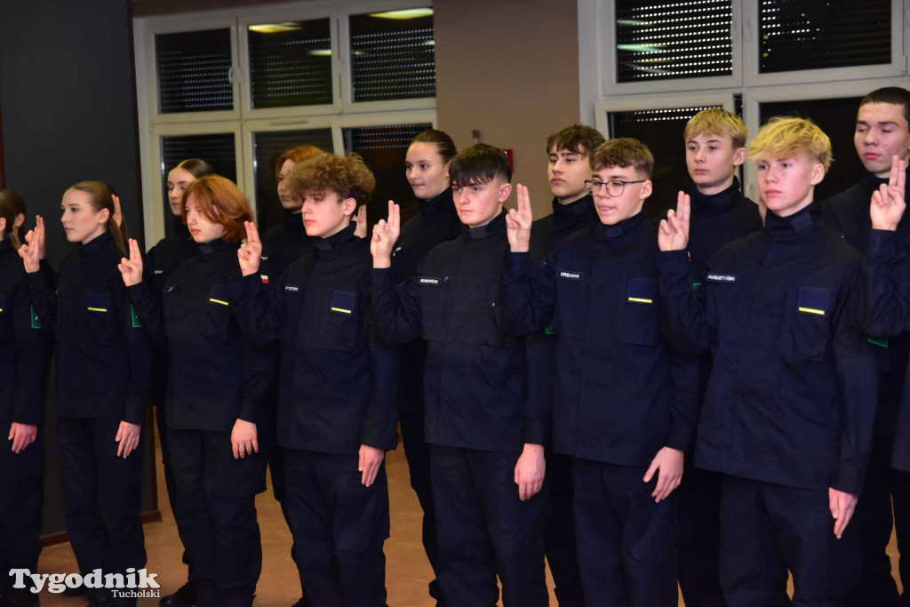 Uczniowie LO z klasy mundurowej złożyli uroczyste ślubowanie