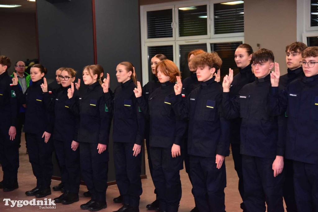 Uczniowie LO z klasy mundurowej złożyli uroczyste ślubowanie