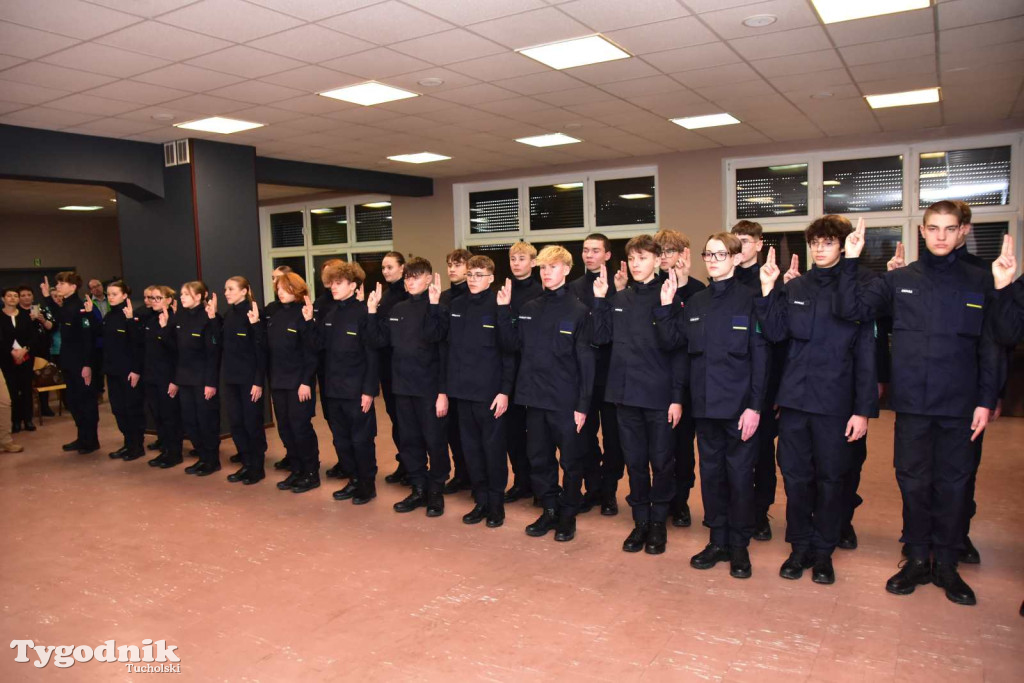 Uczniowie LO z klasy mundurowej złożyli uroczyste ślubowanie