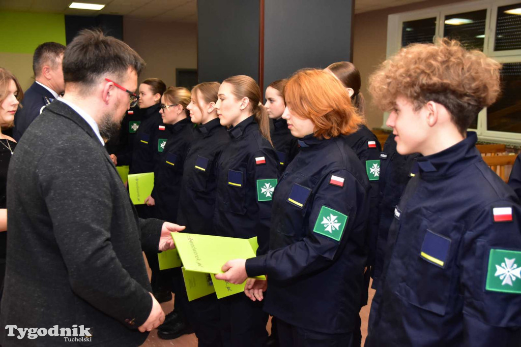 Uczniowie LO z klasy mundurowej złożyli uroczyste ślubowanie
