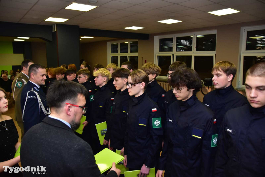 Uczniowie LO z klasy mundurowej złożyli uroczyste ślubowanie