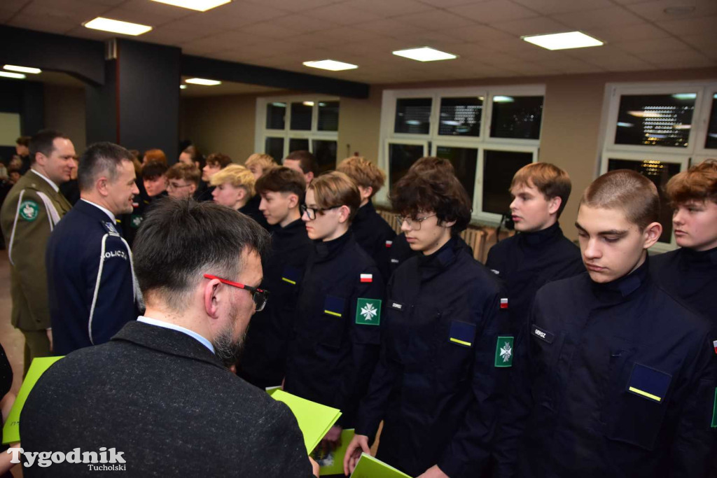 Uczniowie LO z klasy mundurowej złożyli uroczyste ślubowanie