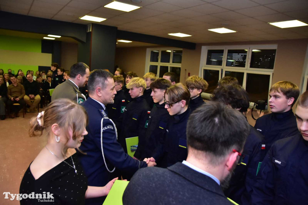 Uczniowie LO z klasy mundurowej złożyli uroczyste ślubowanie