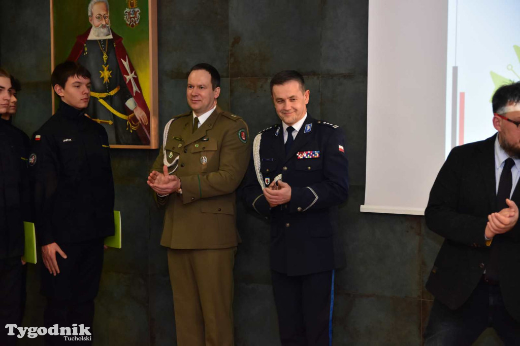 Uczniowie LO z klasy mundurowej złożyli uroczyste ślubowanie