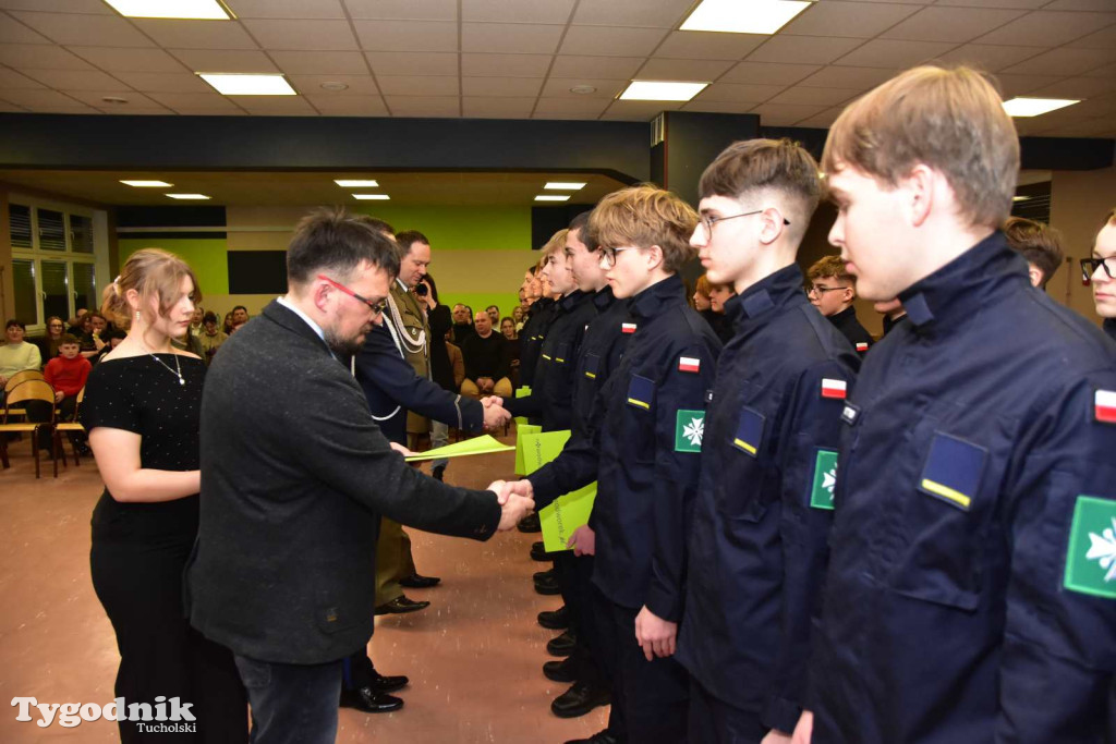 Uczniowie LO z klasy mundurowej złożyli uroczyste ślubowanie