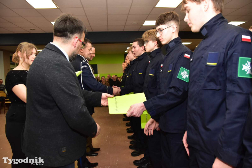 Uczniowie LO z klasy mundurowej złożyli uroczyste ślubowanie