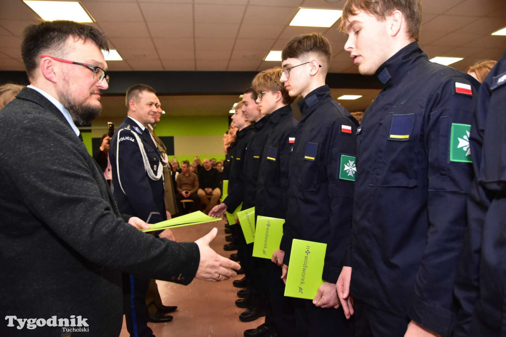 Uczniowie LO z klasy mundurowej złożyli uroczyste ślubowanie