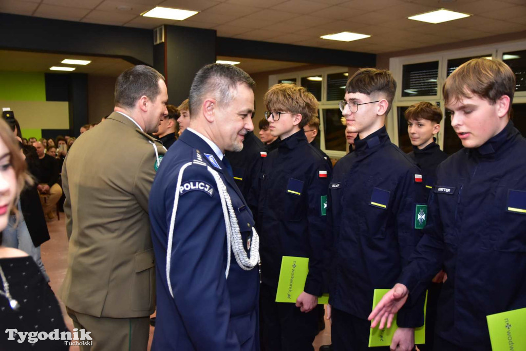 Uczniowie LO z klasy mundurowej złożyli uroczyste ślubowanie